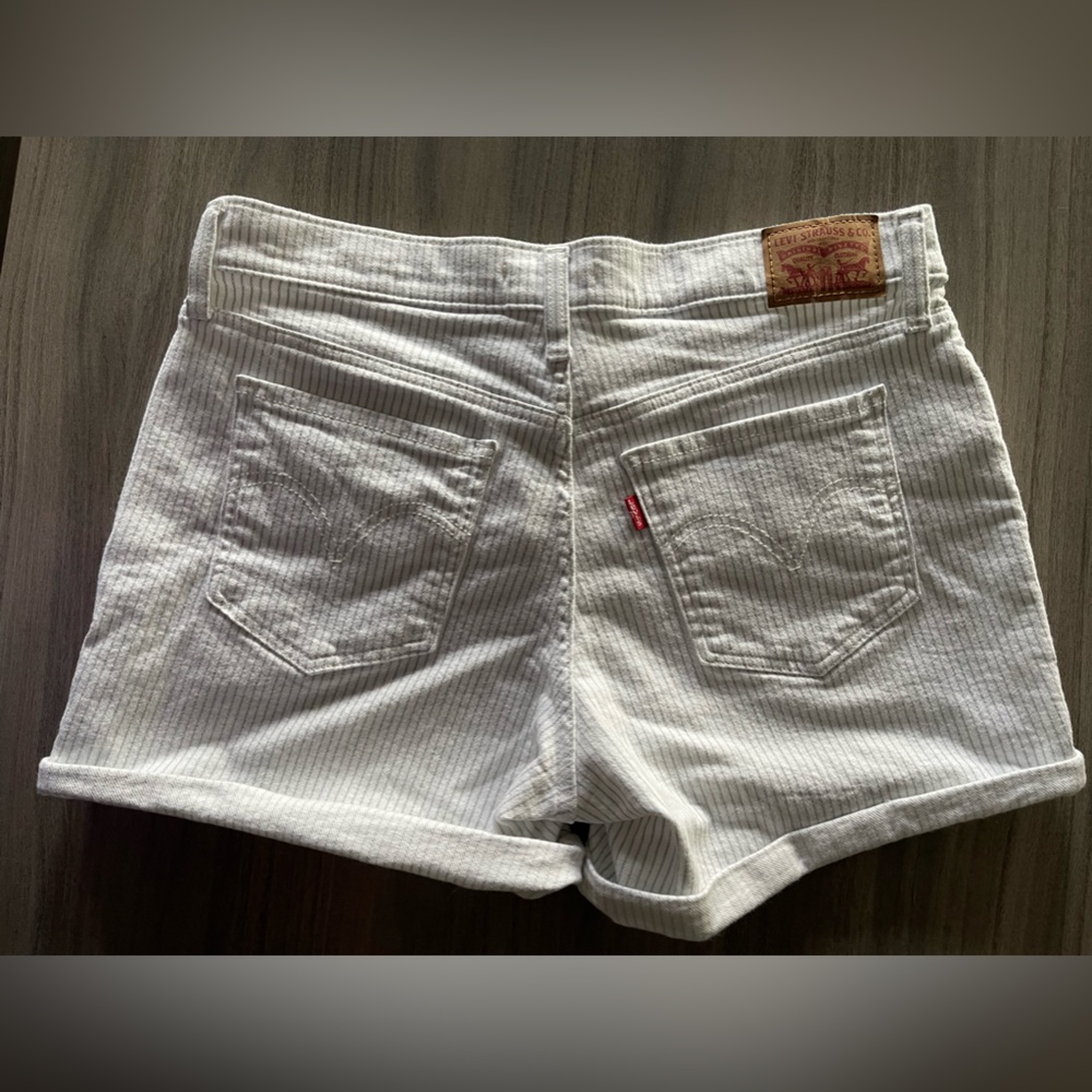 Levi’s Shorts - White & Stripes - Size 10